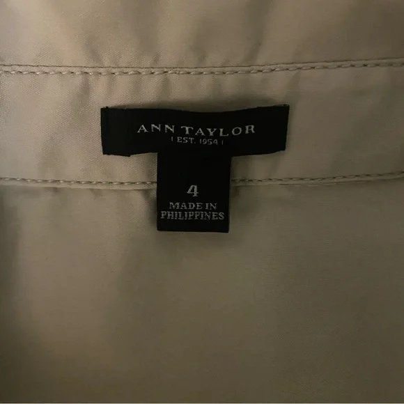 Ann Taylor Cream Short Sleeve Blouse/Top EUC 4 - Picture 6 of 6